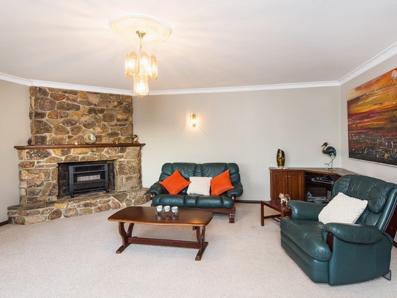 26 Dale Drive, Gooseberry Hill WA 6076