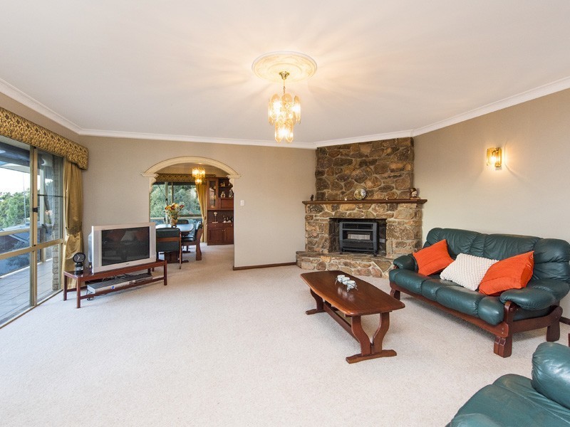 26 Dale Drive, Gooseberry Hill WA 6076