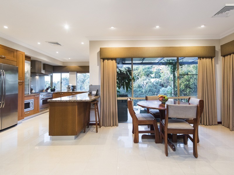 26 Dale Drive, Gooseberry Hill WA 6076