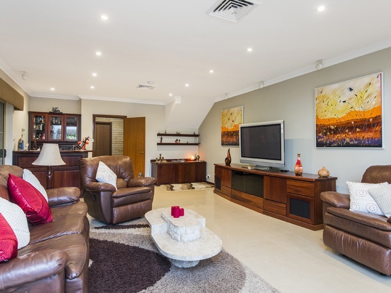 26 Dale Drive, Gooseberry Hill WA 6076