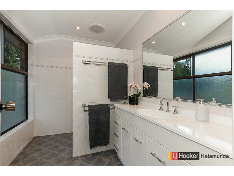 55 Kathleen Road, Lesmurdie WA 6076