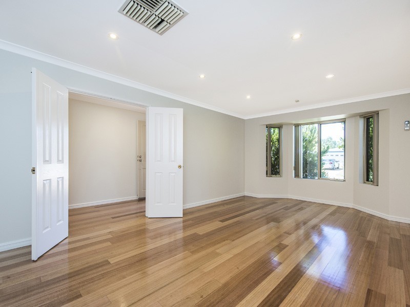 31 Feeney Gardens, High Wycombe WA 6057