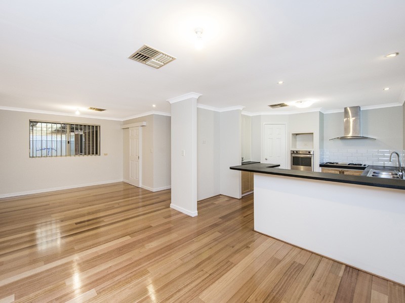 31 Feeney Gardens, High Wycombe WA 6057