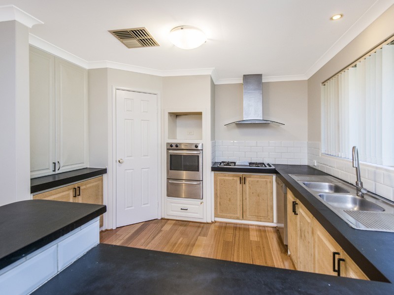 31 Feeney Gardens, High Wycombe WA 6057