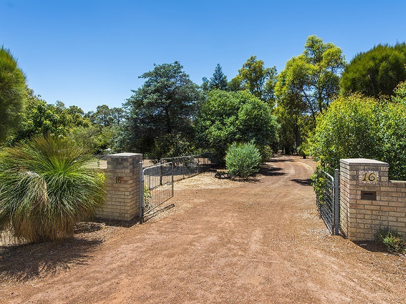 16 Nelson Street, Bedfordale WA 6112