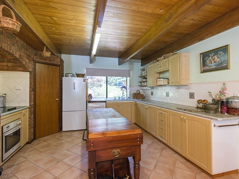 16 Nelson Street, Bedfordale WA 6112