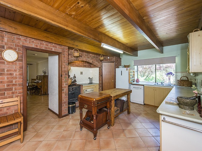 16 Nelson Street, Bedfordale WA 6112