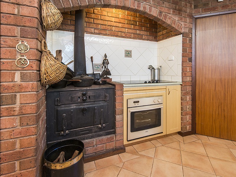 16 Nelson Street, Bedfordale WA 6112