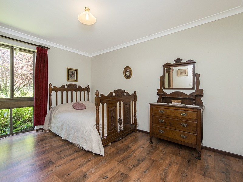 16 Nelson Street, Bedfordale WA 6112