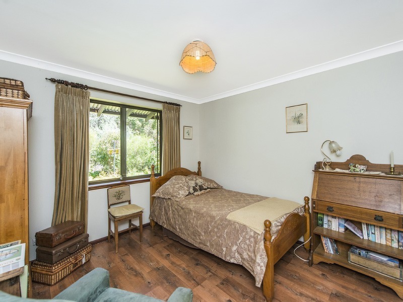 16 Nelson Street, Bedfordale WA 6112