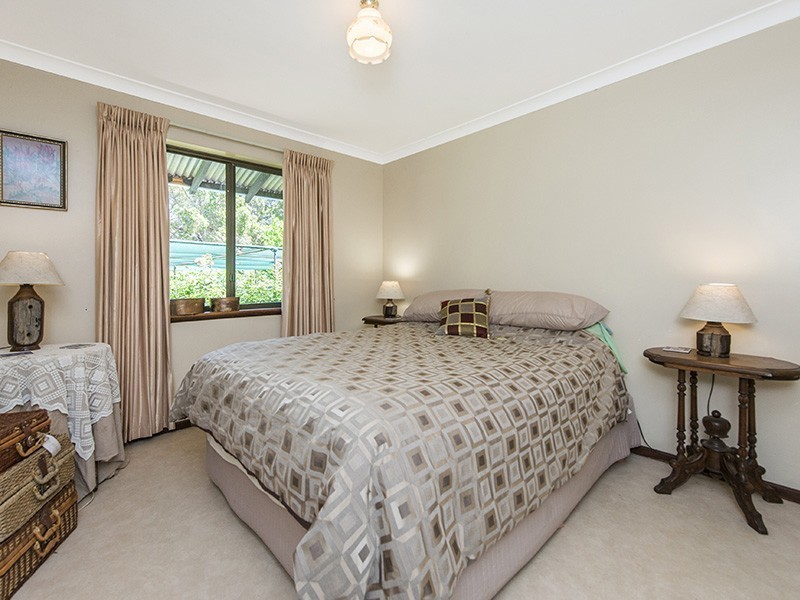 16 Nelson Street, Bedfordale WA 6112