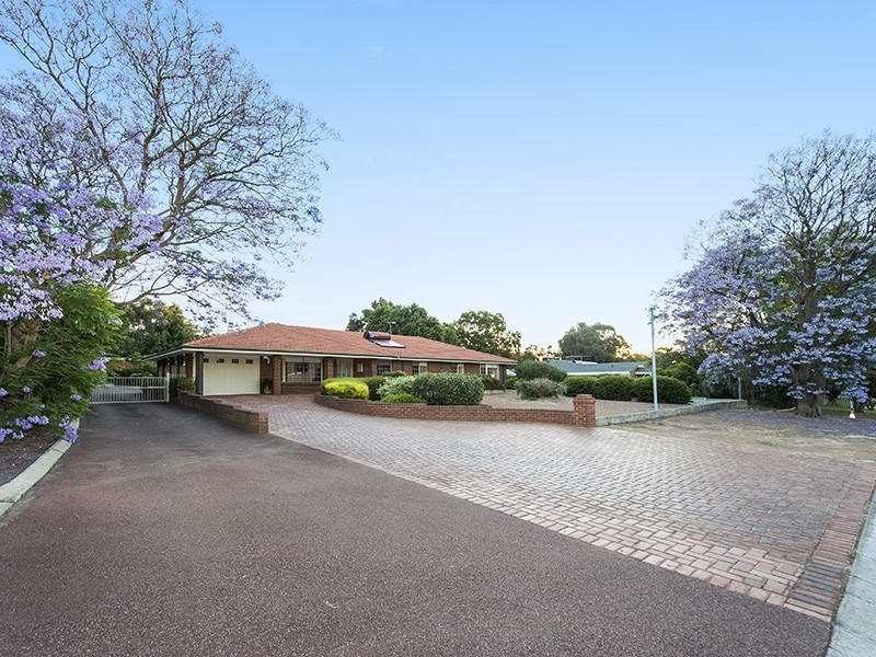 30 Rootes Road, Lesmurdie WA 6076