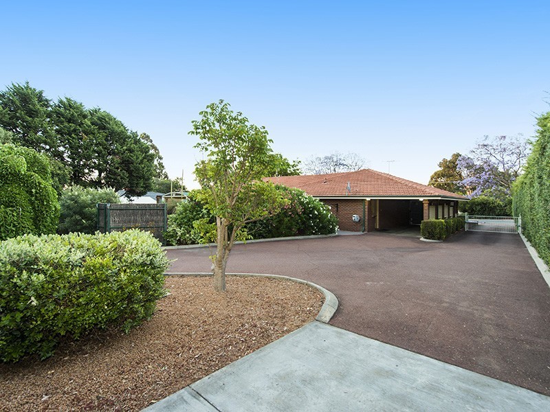 30 Rootes Road, Lesmurdie WA 6076