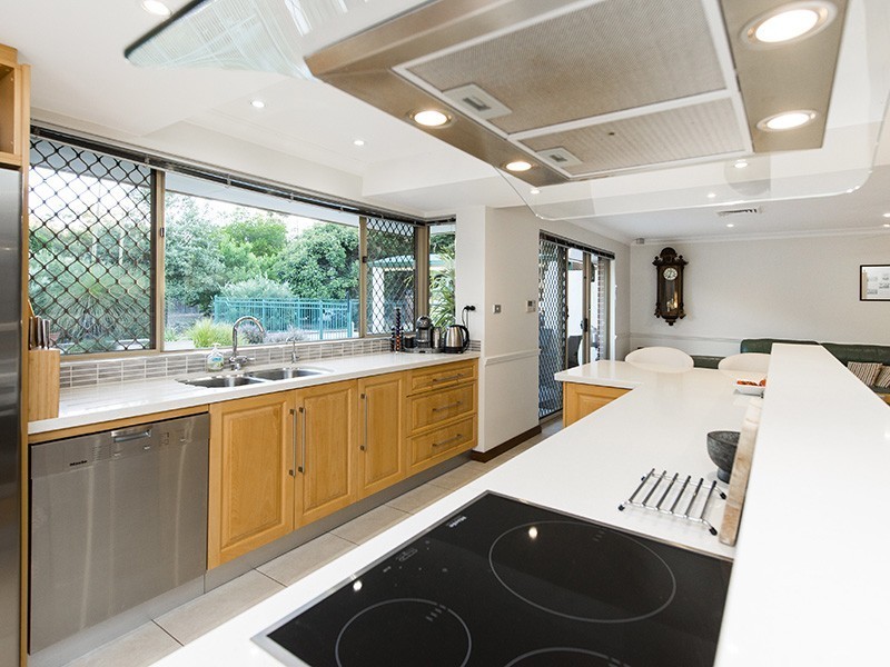 30 Rootes Road, Lesmurdie WA 6076