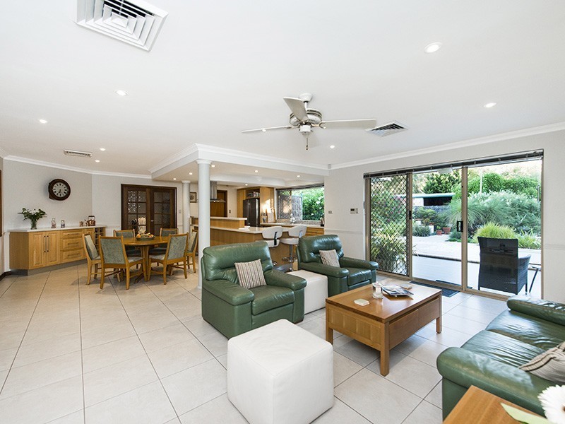 30 Rootes Road, Lesmurdie WA 6076