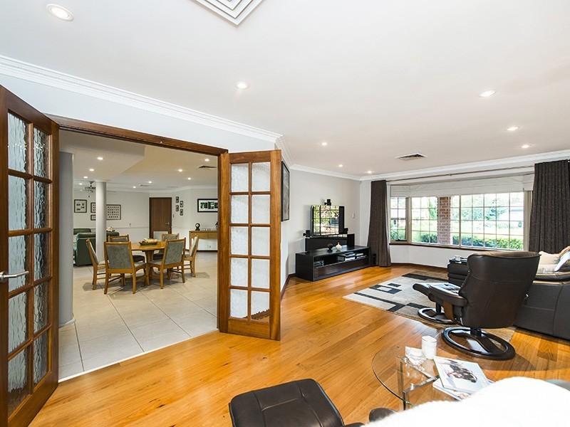 30 Rootes Road, Lesmurdie WA 6076