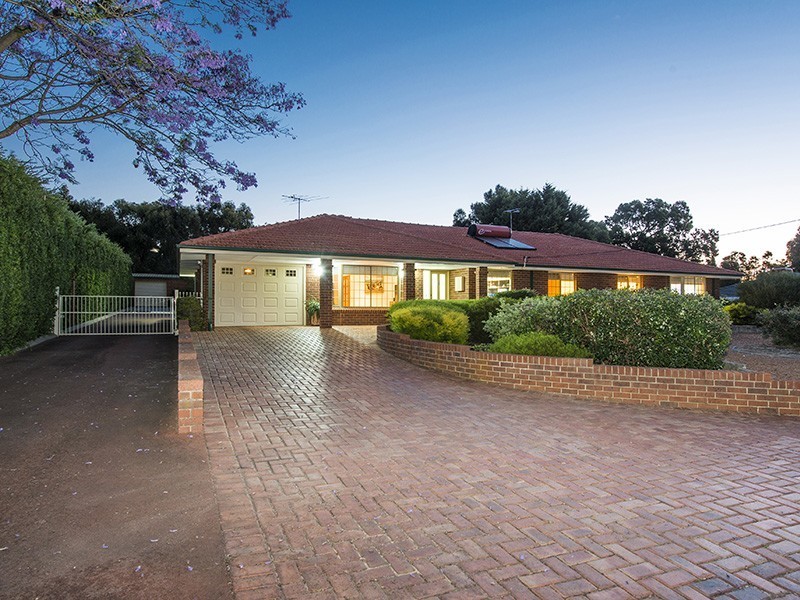 30 Rootes Road, Lesmurdie WA 6076