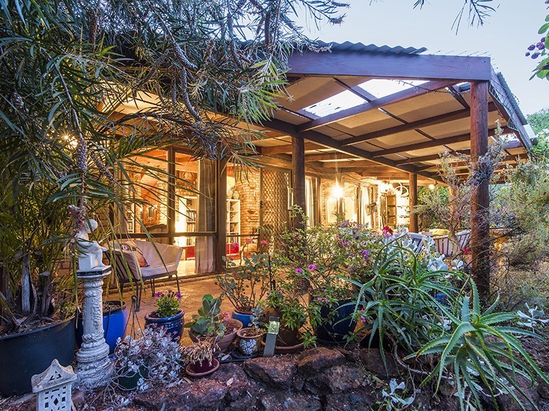 31 Benbullen Road, Kalamunda WA 6076