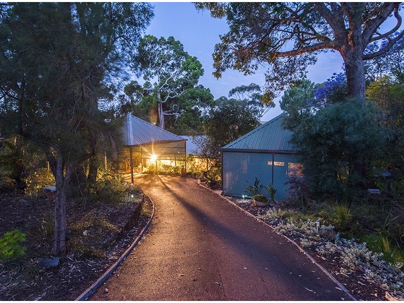 31 Benbullen Road, Kalamunda WA 6076