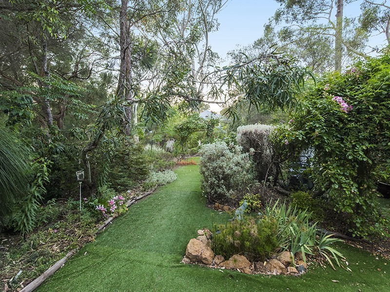 31 Benbullen Road, Kalamunda WA 6076