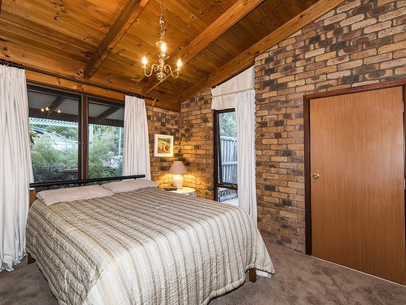 31 Benbullen Road, Kalamunda WA 6076