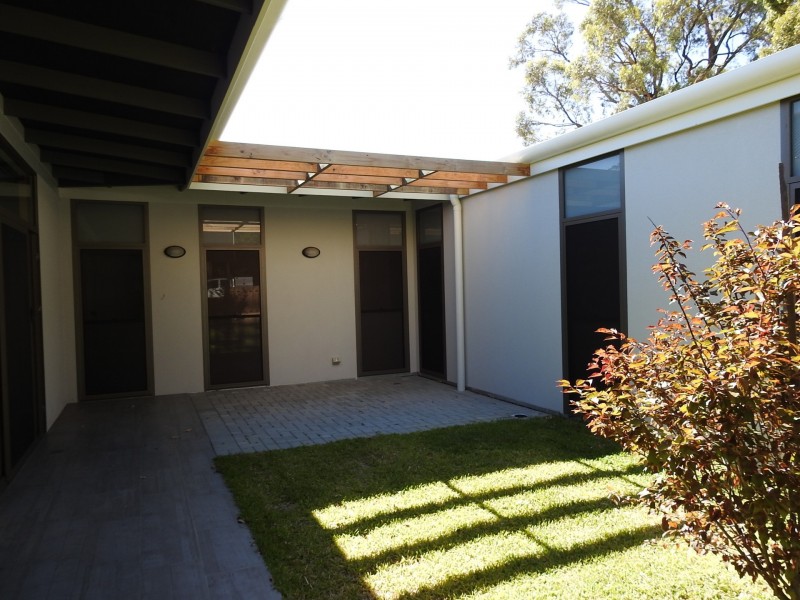 14 White Road, Kalamunda WA 6076