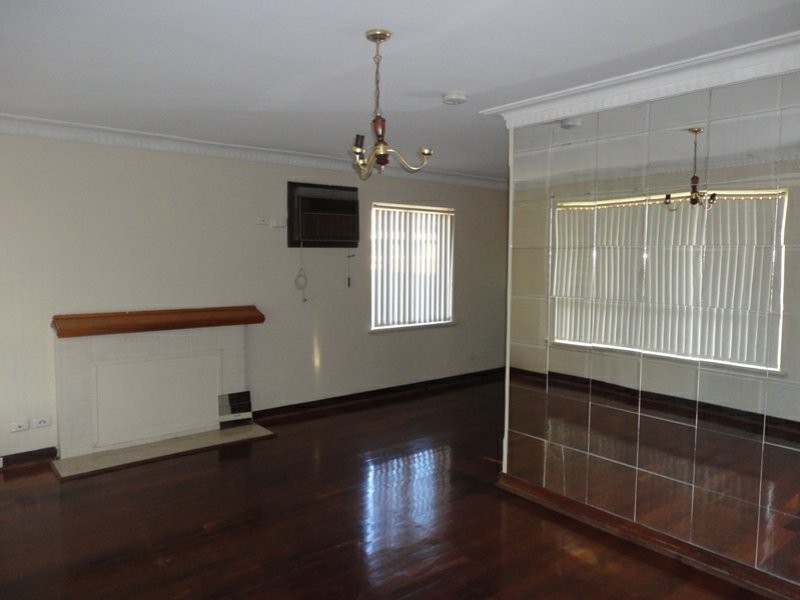 132 Knutsford Avenue, Rivervale WA 6103