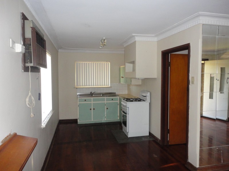 132 Knutsford Avenue, Rivervale WA 6103