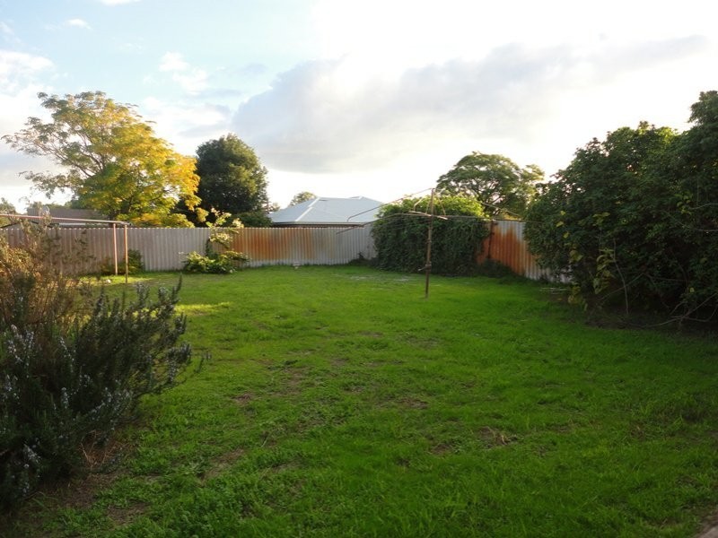 132 Knutsford Avenue, Rivervale WA 6103