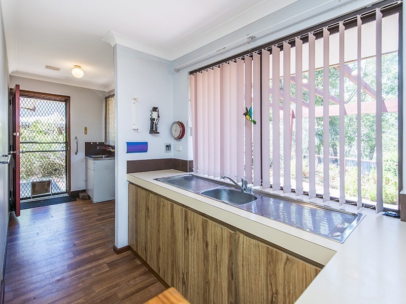 7 Urch Road, Kalamunda WA 6076