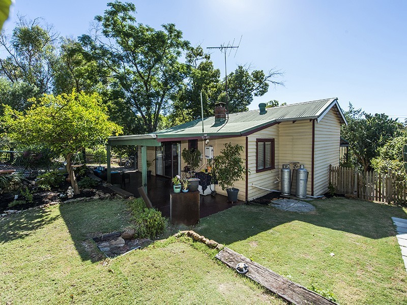 33 Marriott Road, Boya WA 6056