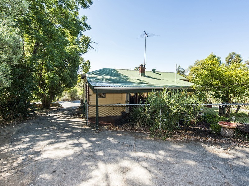33 Marriott Road, Boya WA 6056