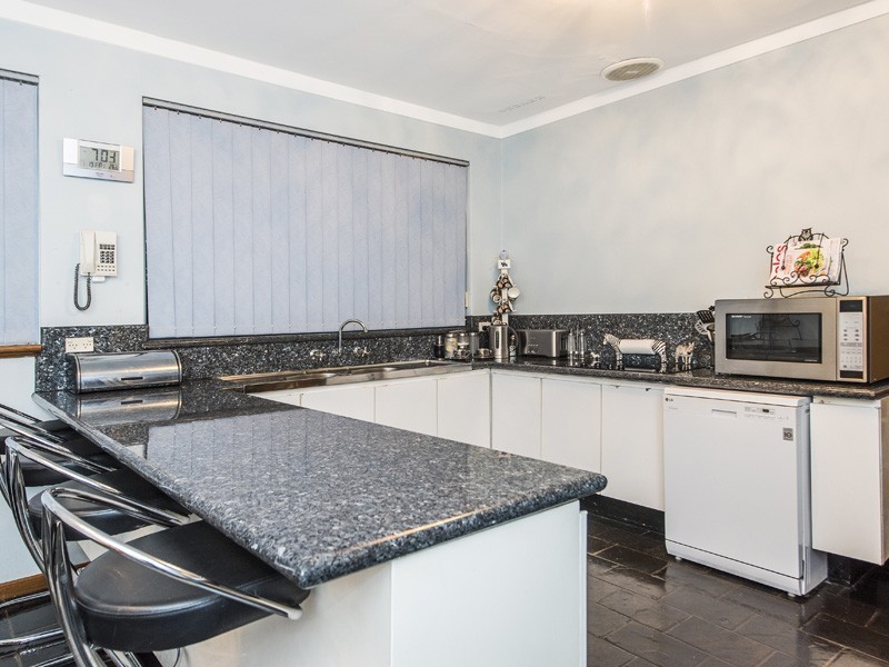 2 Jessie Road, Gooseberry Hill WA 6076