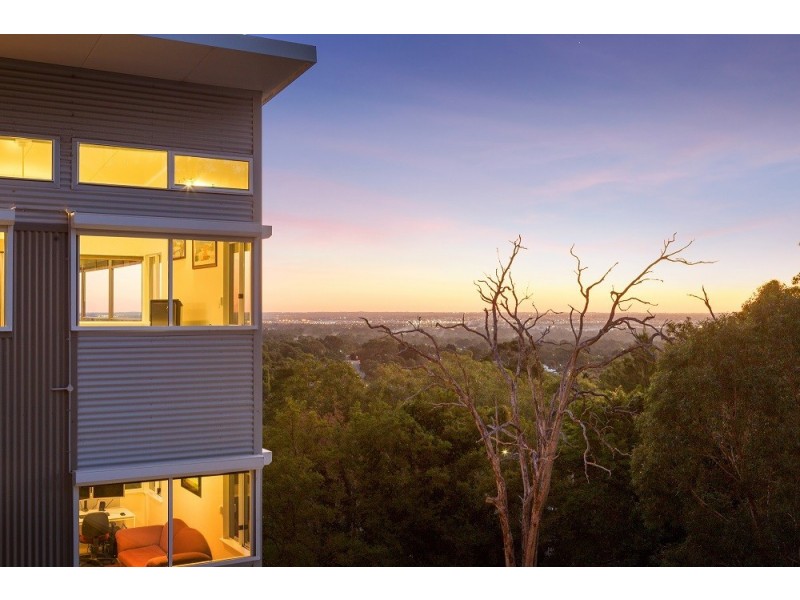 8 Robertson Road, Gooseberry Hill WA 6076