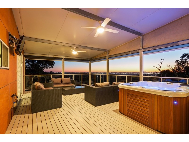 8 Robertson Road, Gooseberry Hill WA 6076