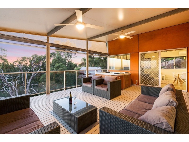 8 Robertson Road, Gooseberry Hill WA 6076