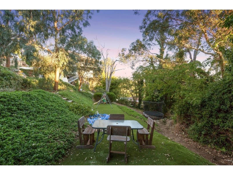 8 Robertson Road, Gooseberry Hill WA 6076