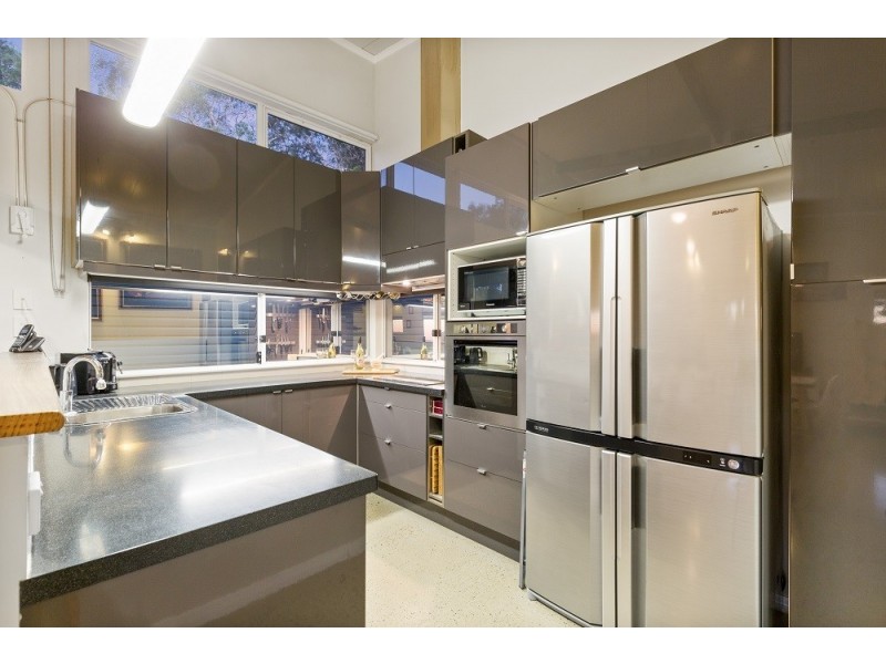 8 Robertson Road, Gooseberry Hill WA 6076