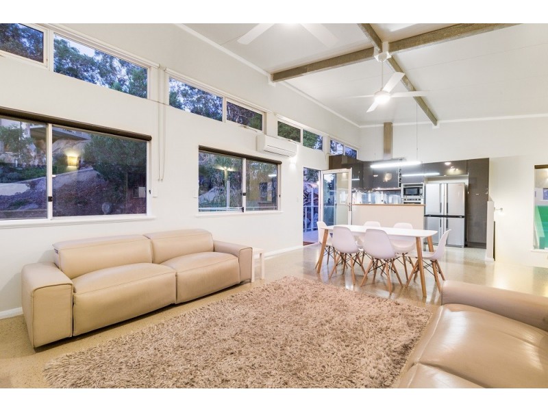 8 Robertson Road, Gooseberry Hill WA 6076