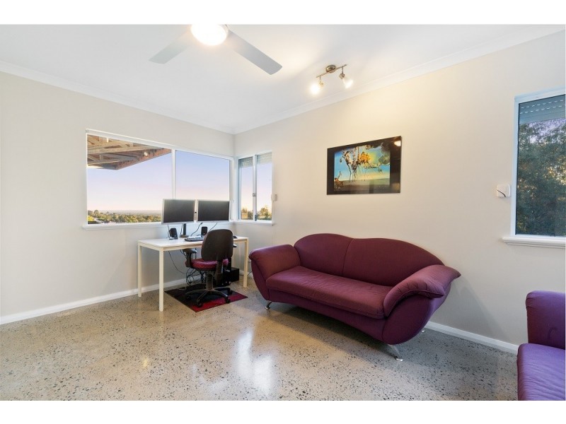 8 Robertson Road, Gooseberry Hill WA 6076