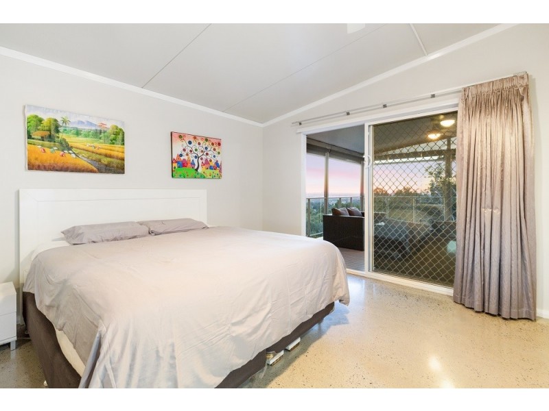 8 Robertson Road, Gooseberry Hill WA 6076