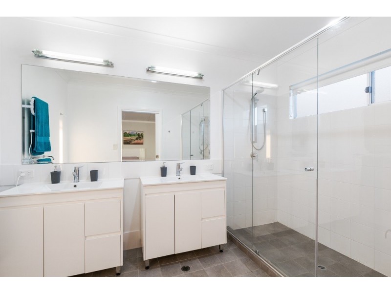 8 Robertson Road, Gooseberry Hill WA 6076