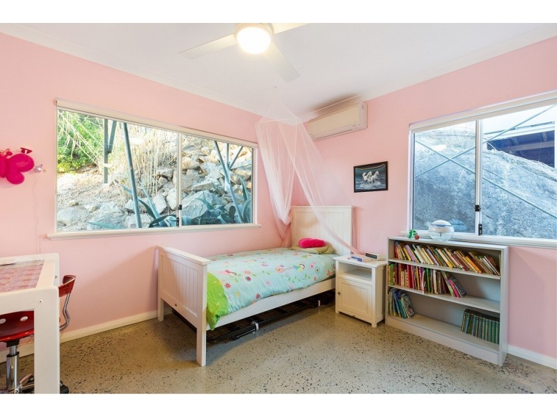 8 Robertson Road, Gooseberry Hill WA 6076