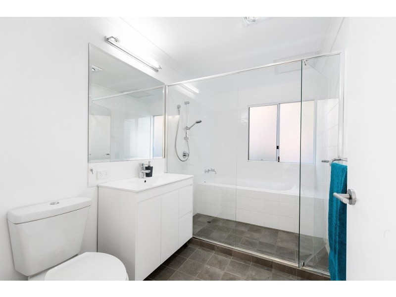 8 Robertson Road, Gooseberry Hill WA 6076