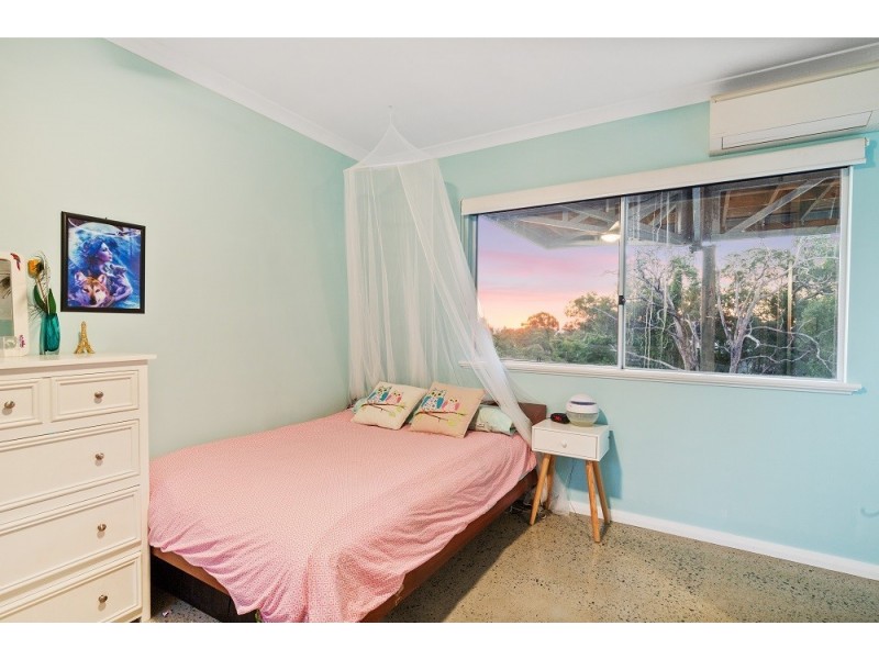 8 Robertson Road, Gooseberry Hill WA 6076