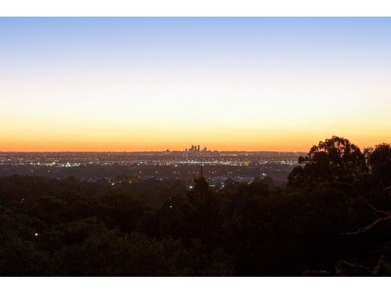 8 Robertson Road, Gooseberry Hill WA 6076