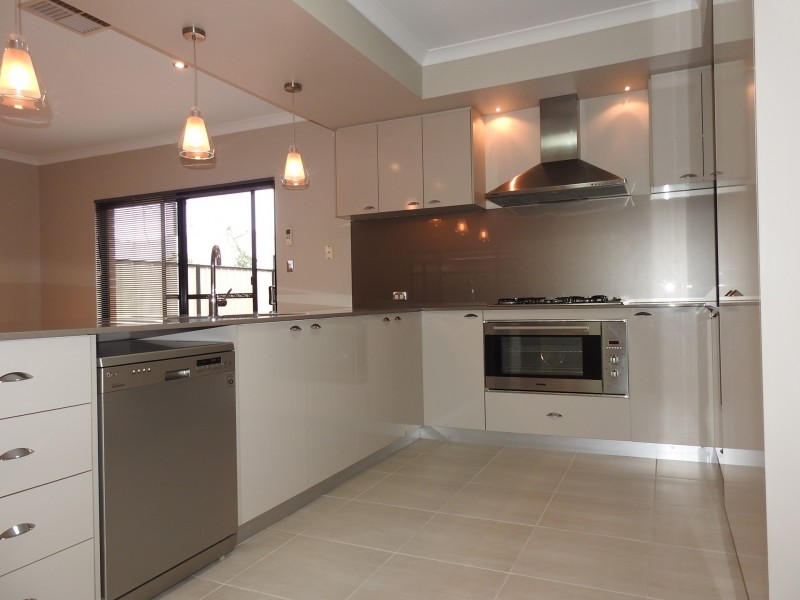 2/15 Heath Road, Kalamunda WA 6076