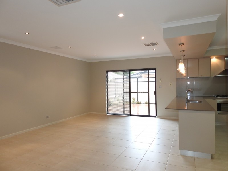 2/15 Heath Road, Kalamunda WA 6076