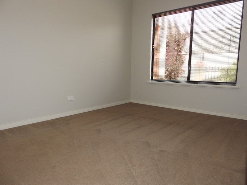 2/15 Heath Road, Kalamunda WA 6076