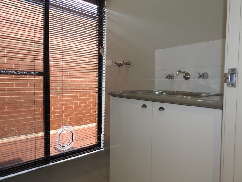 2/15 Heath Road, Kalamunda WA 6076